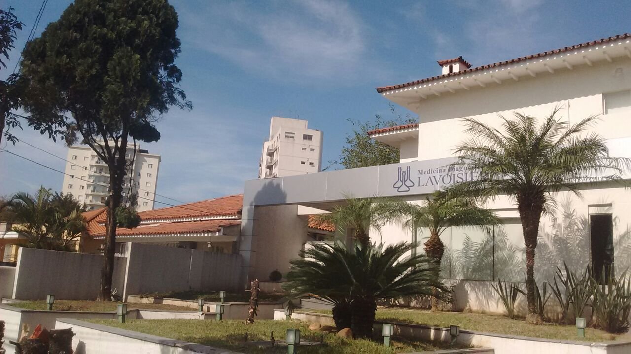 Remoção de 4 árvores e poda de 2 árvores - Laboratório Lavoisier localizados na Lapa